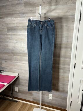 Wrangler Women's Straight-Leg Medium Blue Jeans 2058
